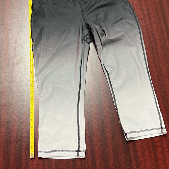Xersion ombré active wear capris. Super cute! - Picture 3 of 4